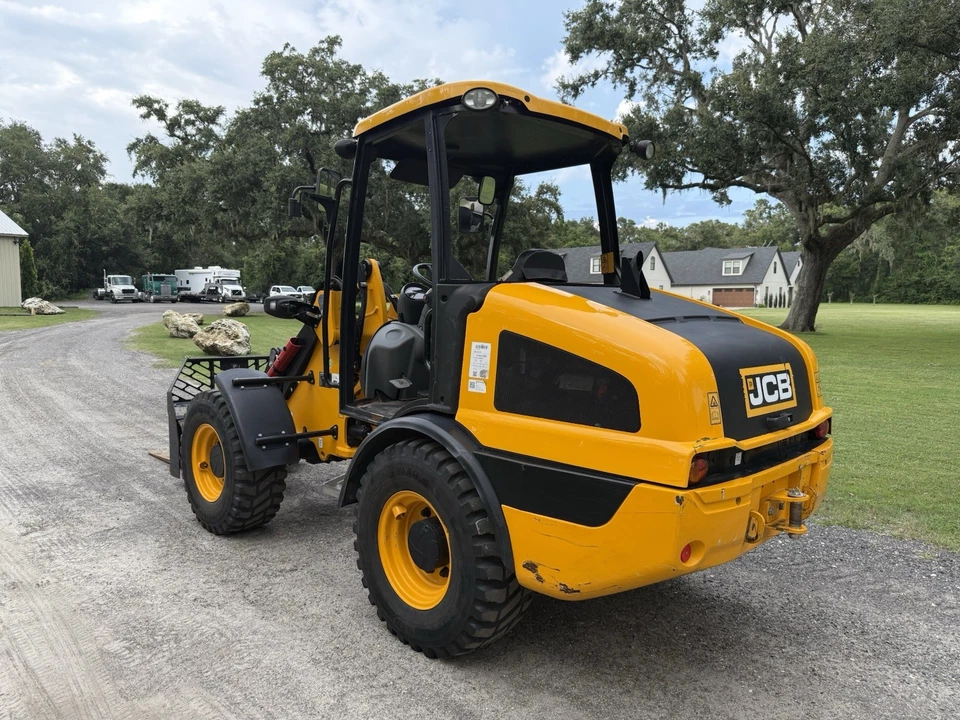 CARGADORA DE RUEDAS ARTICULADA JCB 407 2024 - ACOPLADOR ESTILO BOBCAT - ¡BAJO GARANTÍA!! Foto 3 de 4