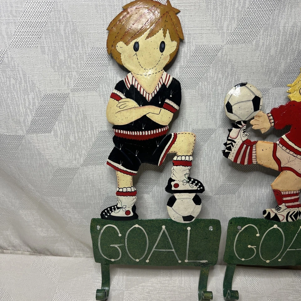 Vintage Metal Soccer Players Kids Coat Hooks Bedroom Wall Decor Handpainted - Imagem 2 de 4