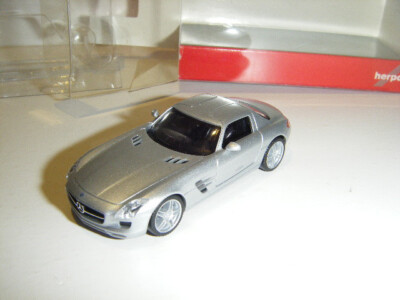 Herpa 343084 MB SLS AMG Roadster in silber
