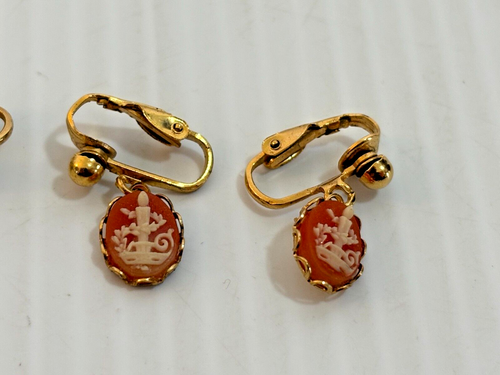 Lote De Colección 3 Pendientes Clip Estilo Camafeo Tallados Relieve Campanas Vela Flor - Imagen 4 de 4