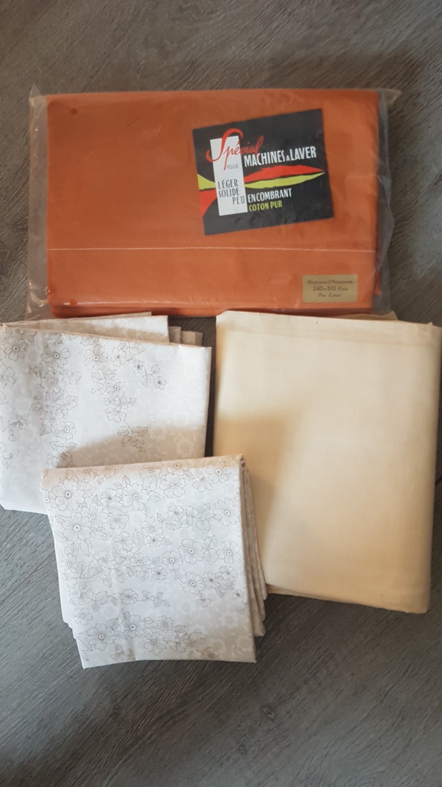 Drap plat rouille et drap housse beige pour renouveler facilement votre literie 2 places