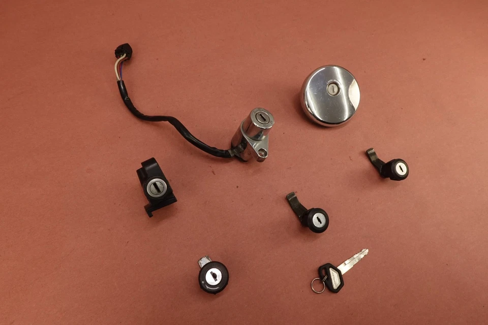 Крышка газовая для замка зажигания 1996-2008 KAWASAKI VULCAN 1500 VN1500L - Изображение 3 из 4