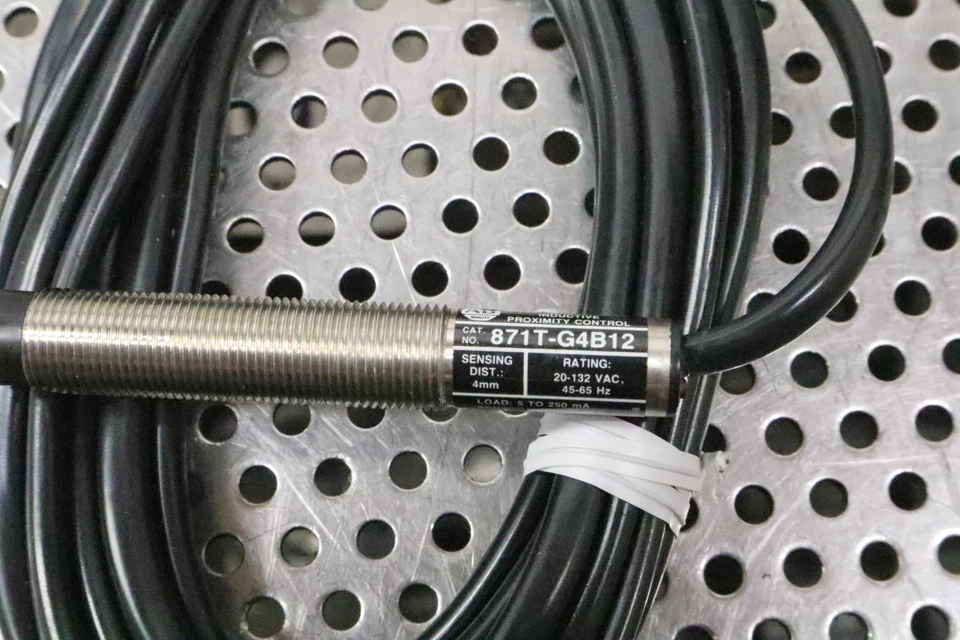Allen Bradley 871T-G4B12 Inductive Proximity Sensor 4mm 20-132VAC 45-65Hz New - Image 3 of 4