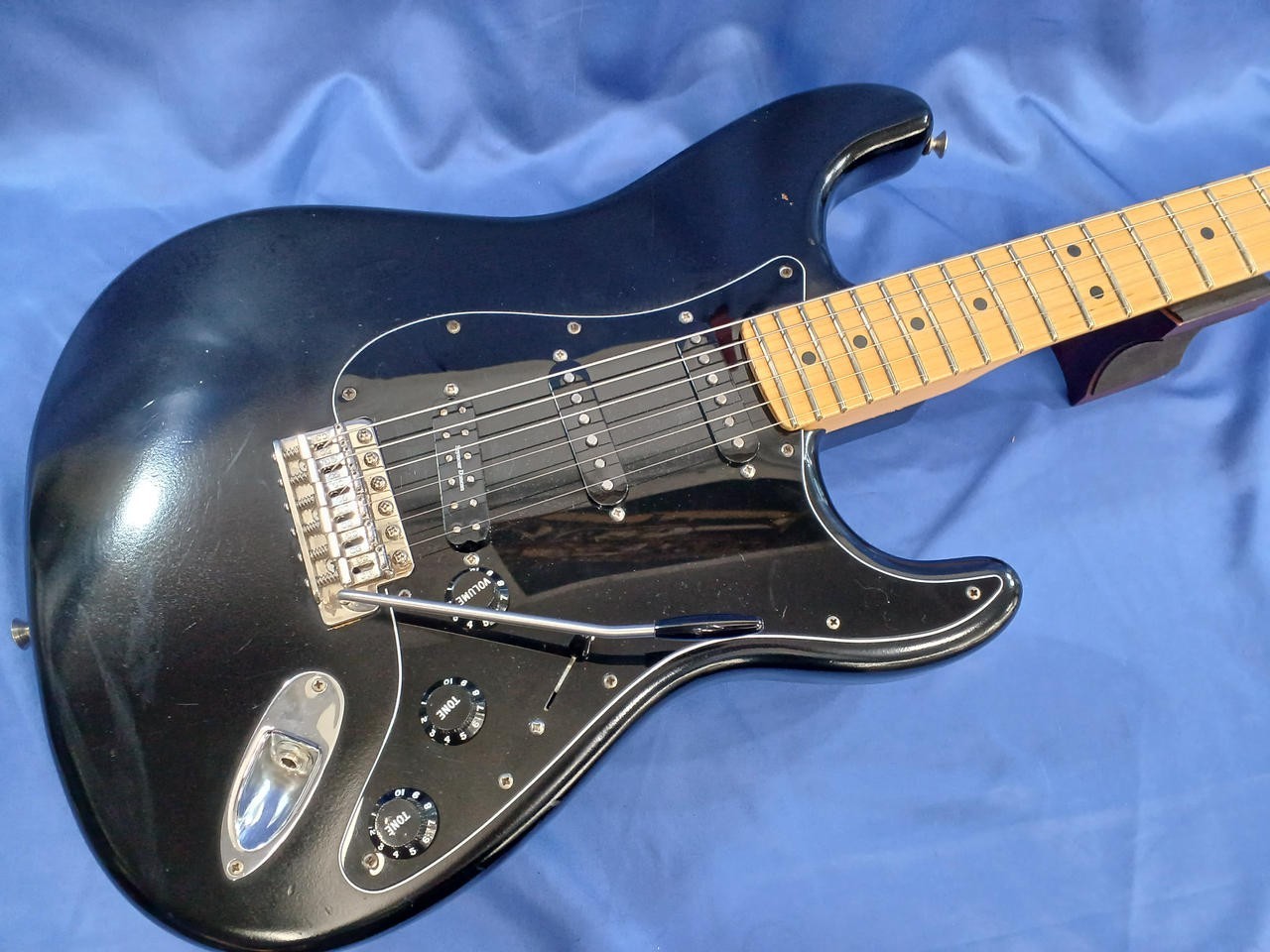 FENDER USA HIGHWAY ONE STRATOCASTER UPGRAD Electric Guitar (no260925)