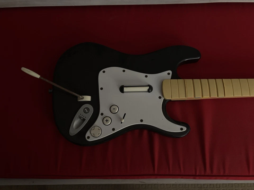 Harmonix ROCK BAND Fender Stratocaster Guitar 19091 Wireless for Wii (No Dongle) - Image 3 of 4