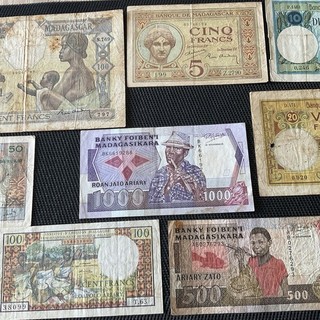 ENSEMBLE DE 8 Billets De MADAGASCAR en Qualité TB/F 🌐
