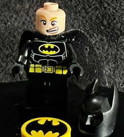 BATMAN 89 STYLE MINIFIGURE w/CAPE & BAT LOGO &bull; LEGO BATMAN