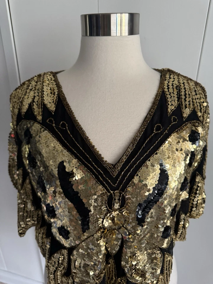 Cuentas y lentejuelas de seda vintage de mariposa discoteca negra y dorada Foto 3 de 4