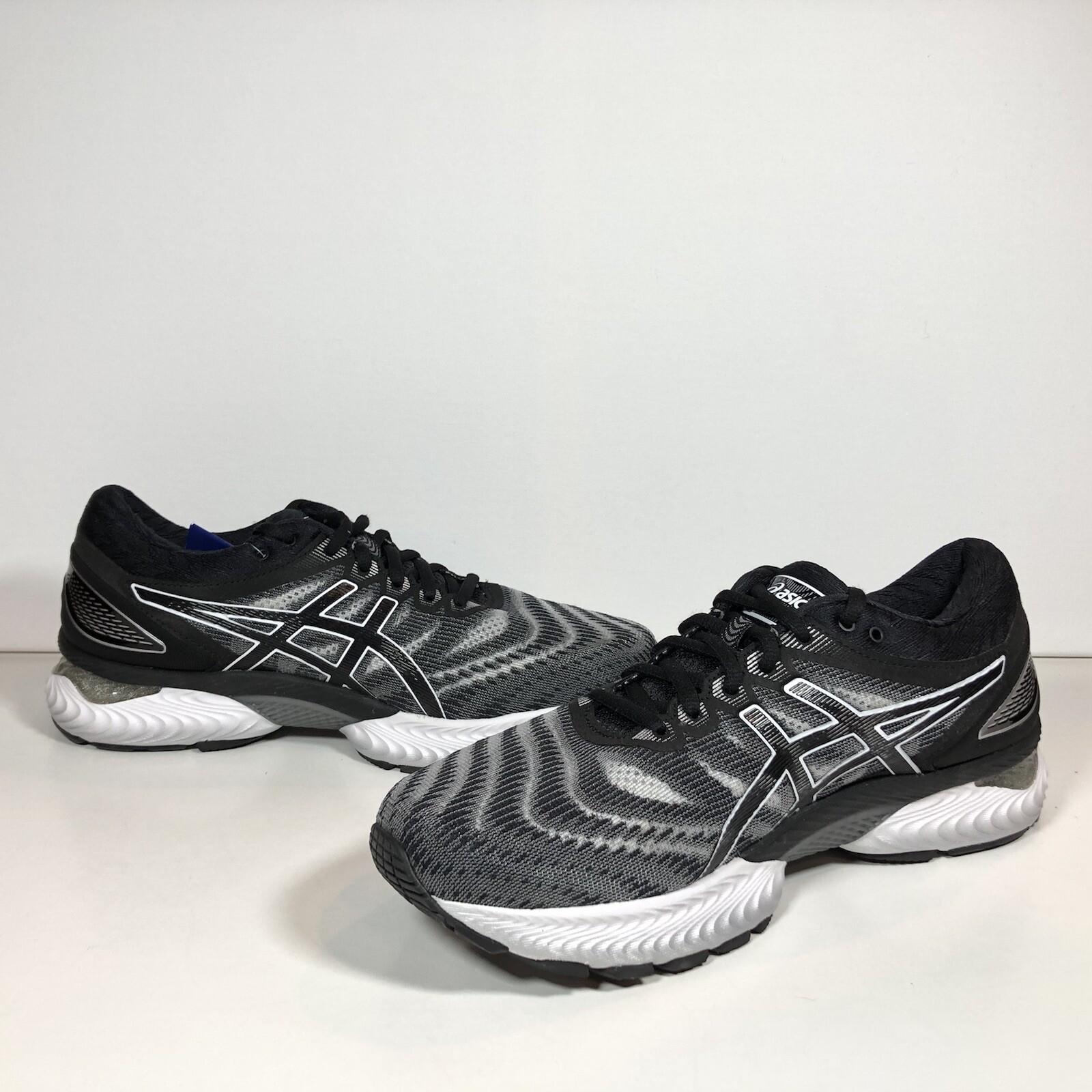 gel nimbus 22 white black