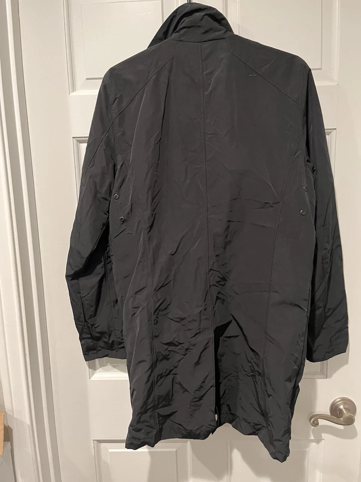 Gabardina TUMI, Pack A Way, chaqueta larga resistente al agua negra pequeña para hombre Foto 2 de 4