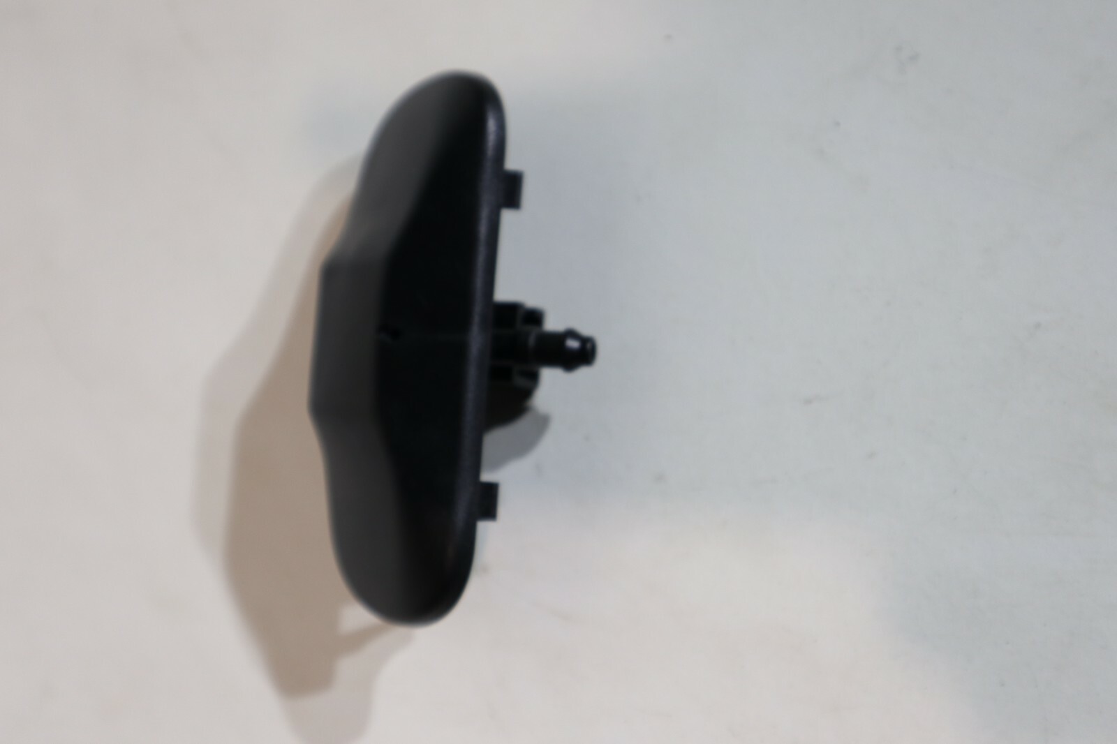 VW GOLF 2017- 5 DOOR FRONT WINDSCREEN WATER SPRAY WASHER JET 