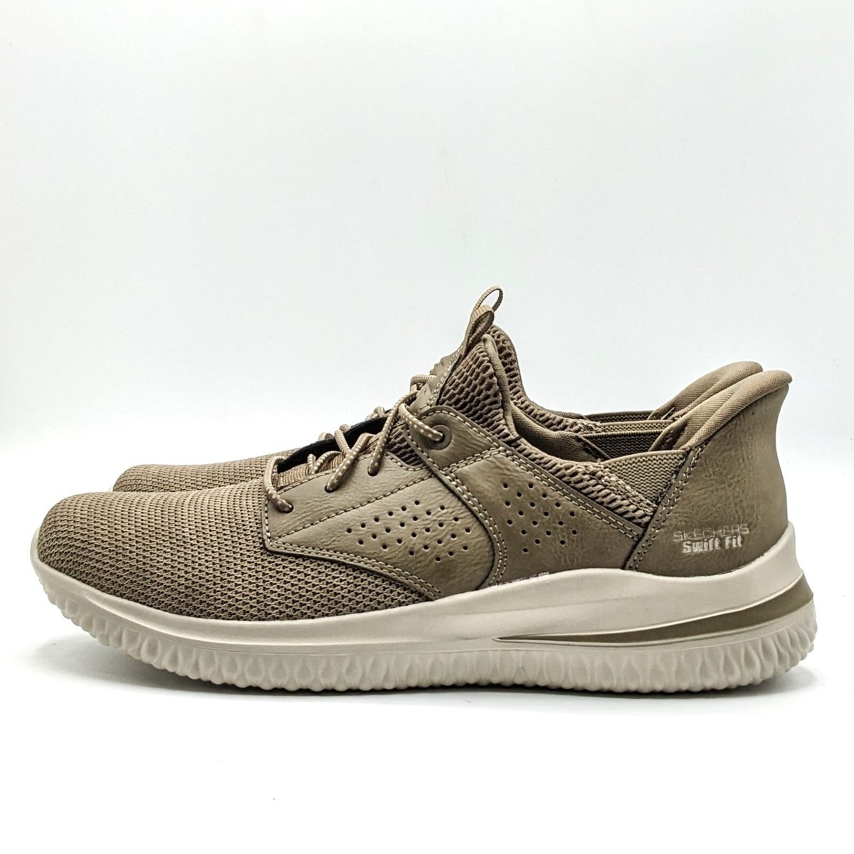 Skechers “Delson” Men