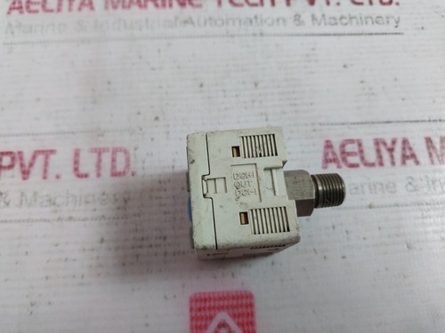 SMC ZSE30-01-25-M Vacuum Switch 12-24VDC 45MA MAX -101-101KPA - Picture 9 of 11