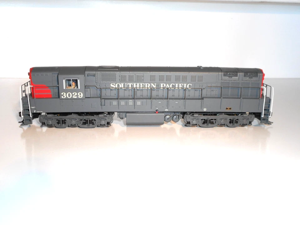 Atlas 7724 DCC & QSI Sound, Southern Pacific Co-Co #3029. As New cond. HO. Boxed - Image 3 of 4