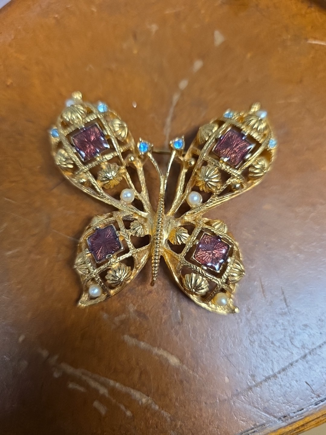 Vintage AVON Large Butterfly Brooch Pin Gold Tone Rhinestone Faux Pearl