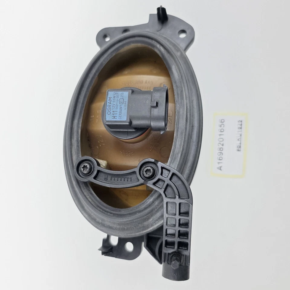 2006-2010 Mercedes-Benz C350 Front Right Fog Light A1698201656 - Image 3 of 4