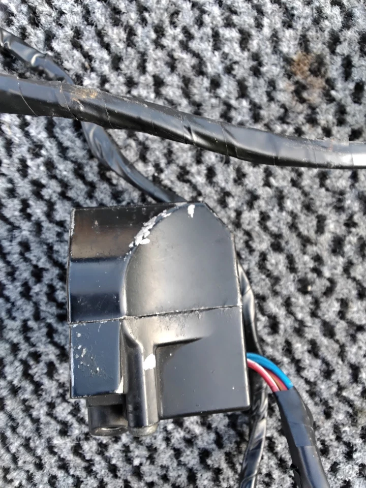 INTERRUPTOR DERECHO YAMAHA FJ1100 FJ 1100 AÑO 1984-85 Foto 3 de 4