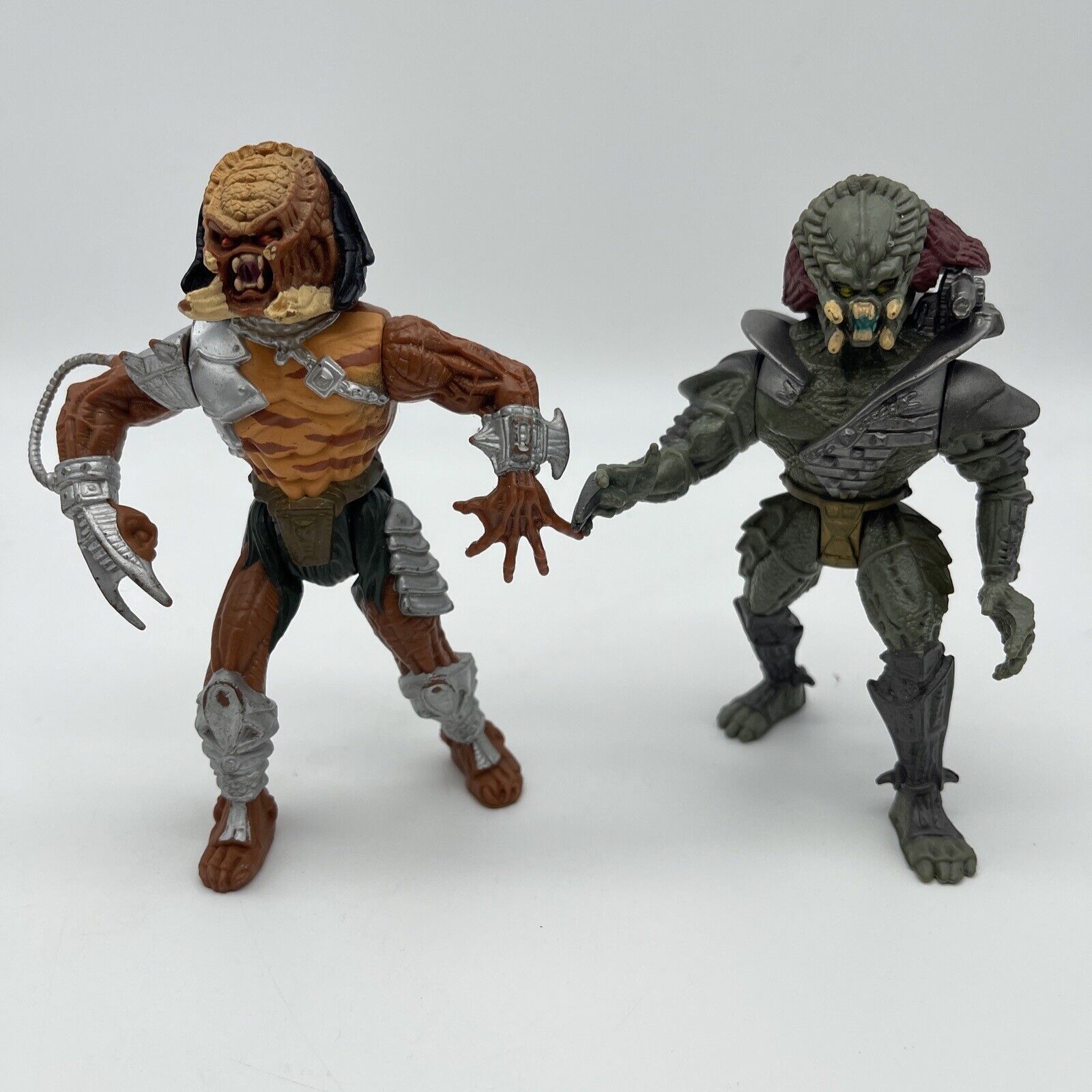 Predator 6" Action Figures Kenner 1993 Lot of 2 "Scavage & Cracked Tusk"