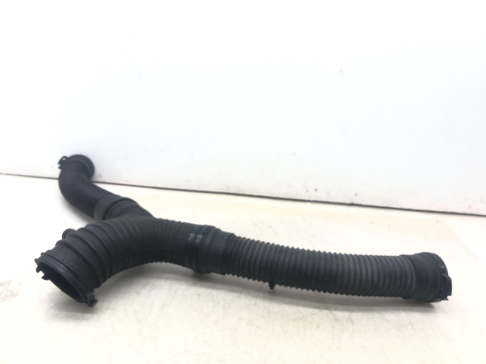 2009 ASTON MARTIN V8 VANTAGE 4.7L AIR INTAKE Y PIPE DUCT HOSE 6G33-9C623-DB OEM