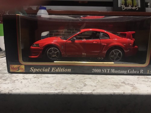 Maisto 2000 Ford Mustang SVT Cobra 1:18 Diecast Car for sale