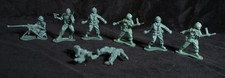 Vintage Toy Green Army Men Lot of 8 Loose Figures CB6 