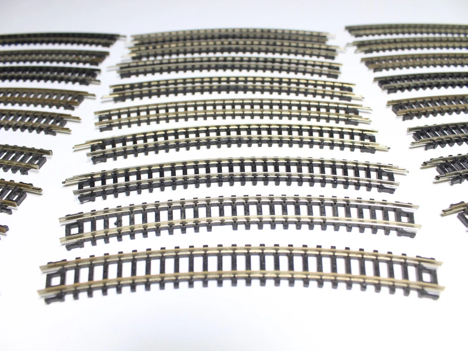 27 pieces Atlas N Scale 2510 9 3/4" Radius Curved Track - Image 2 of 4