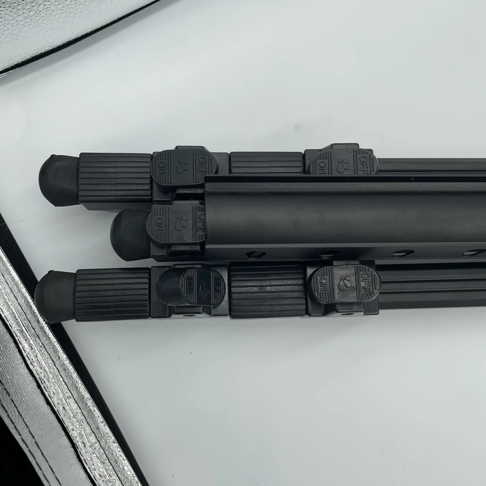 Winsor & Newton Tripod Artist Field Adjustable Aluminum Stand  - Image 4 of 4