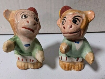 CERAMIC ORGAN GRINDER MONKEY SALT & PEPPER SHAKERS, MADE IN JAPAN