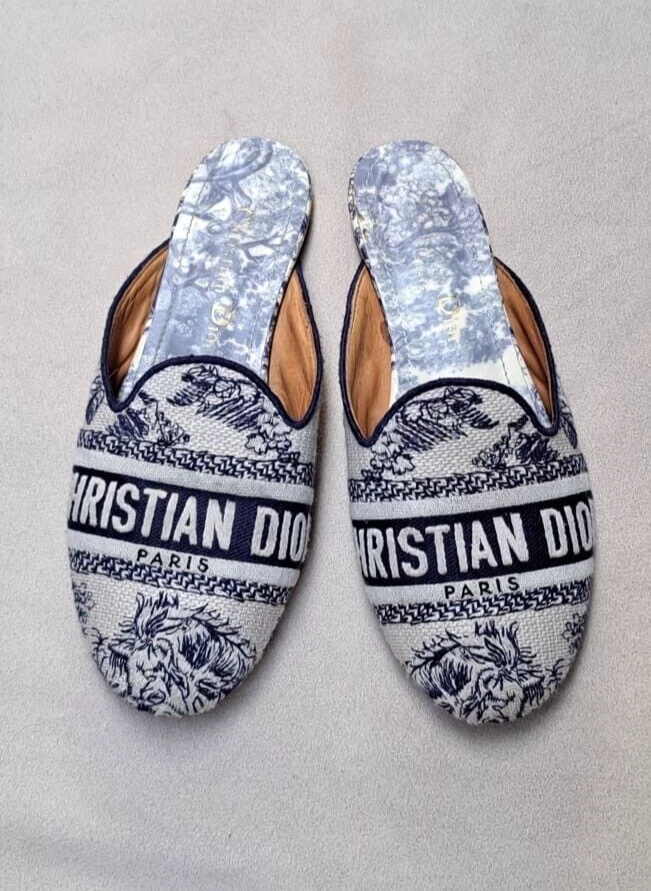 Mules plates DIOR en coton brodé cassé avec motif toile de jouy taille 35 EU