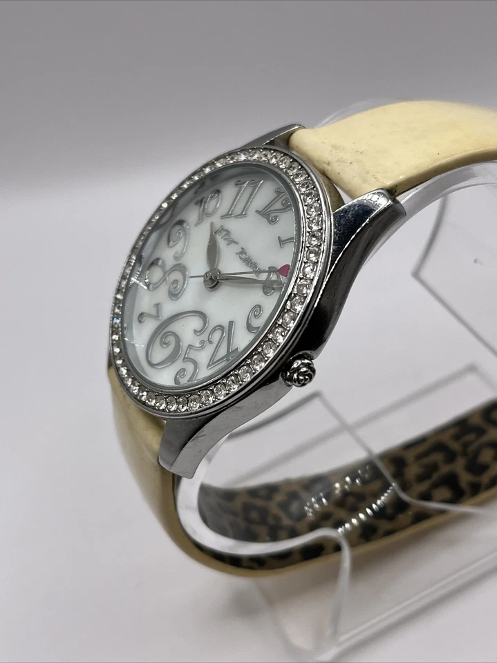 Reloj Betsey Johnson Mujer Bisel Estrás Correa Cuero - Batería Nueva Foto 3 de 4