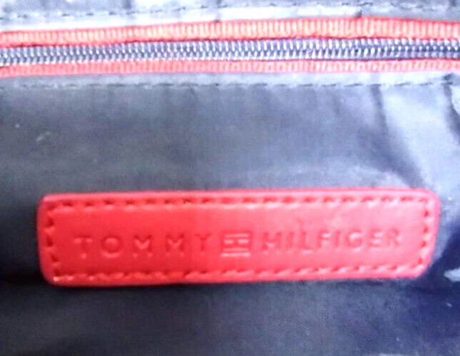 Cartera Bandolera Tommy Hilfiger Roja, Blanca y Azul Nylon... Plateada... ¡Súper Bonita! Foto 4 de 4