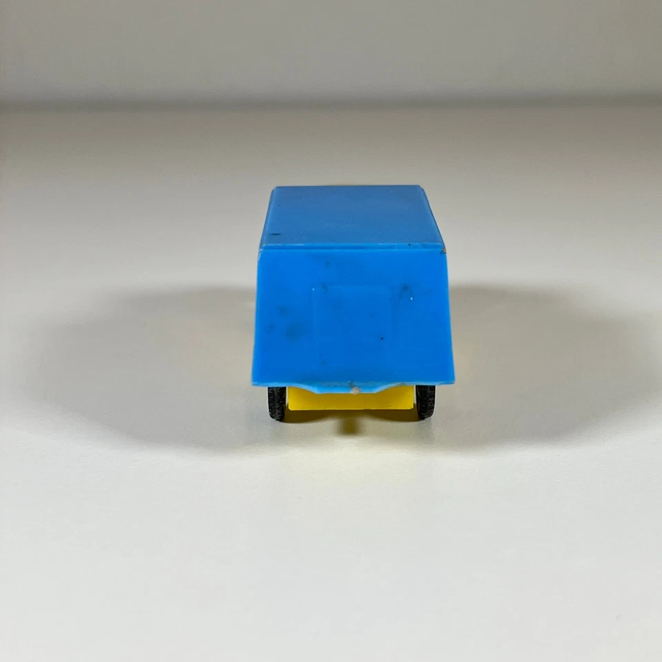 Винтажный игрушечный самосвал 1950-х Pyro пластик желтый 4 дюйма сделано в США - Изображение 3 из 4