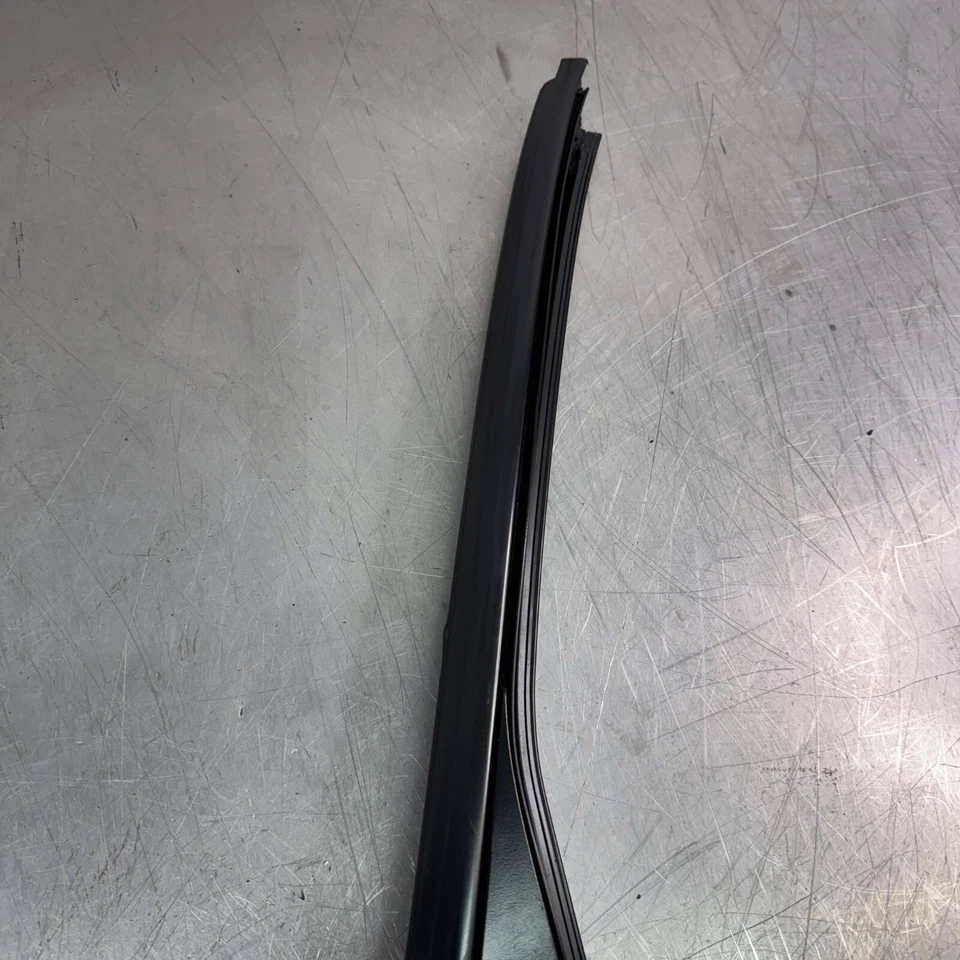 1997-04 C5 Corvette LH/RH Par Pilar A Parabrisas Revelar Moldura Juego Fabricante de Equipo Original Foto 4 de 4