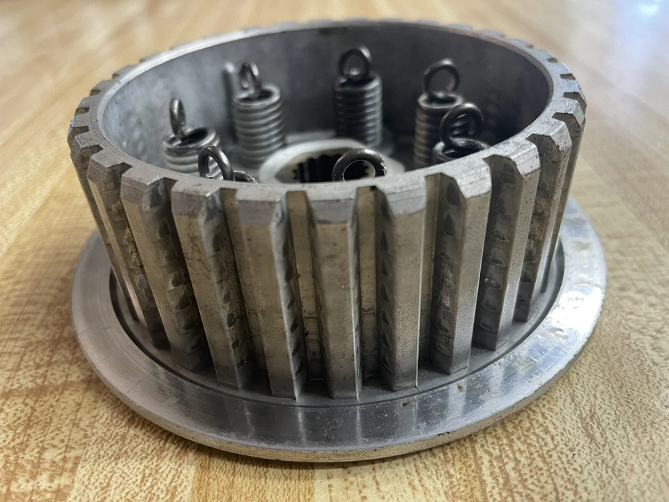 Suzuki PE 175 1982 embrague buje jefe cesta interior PE175 82 Foto 4 de 4