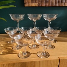 12 coupes à champagne en verre soufflé gravé décor feuillages années 40 - 50 