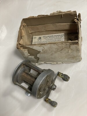 VINTAGE PFLUEGER SUPREME FISHING REEL MADE IN THE USA Spinning