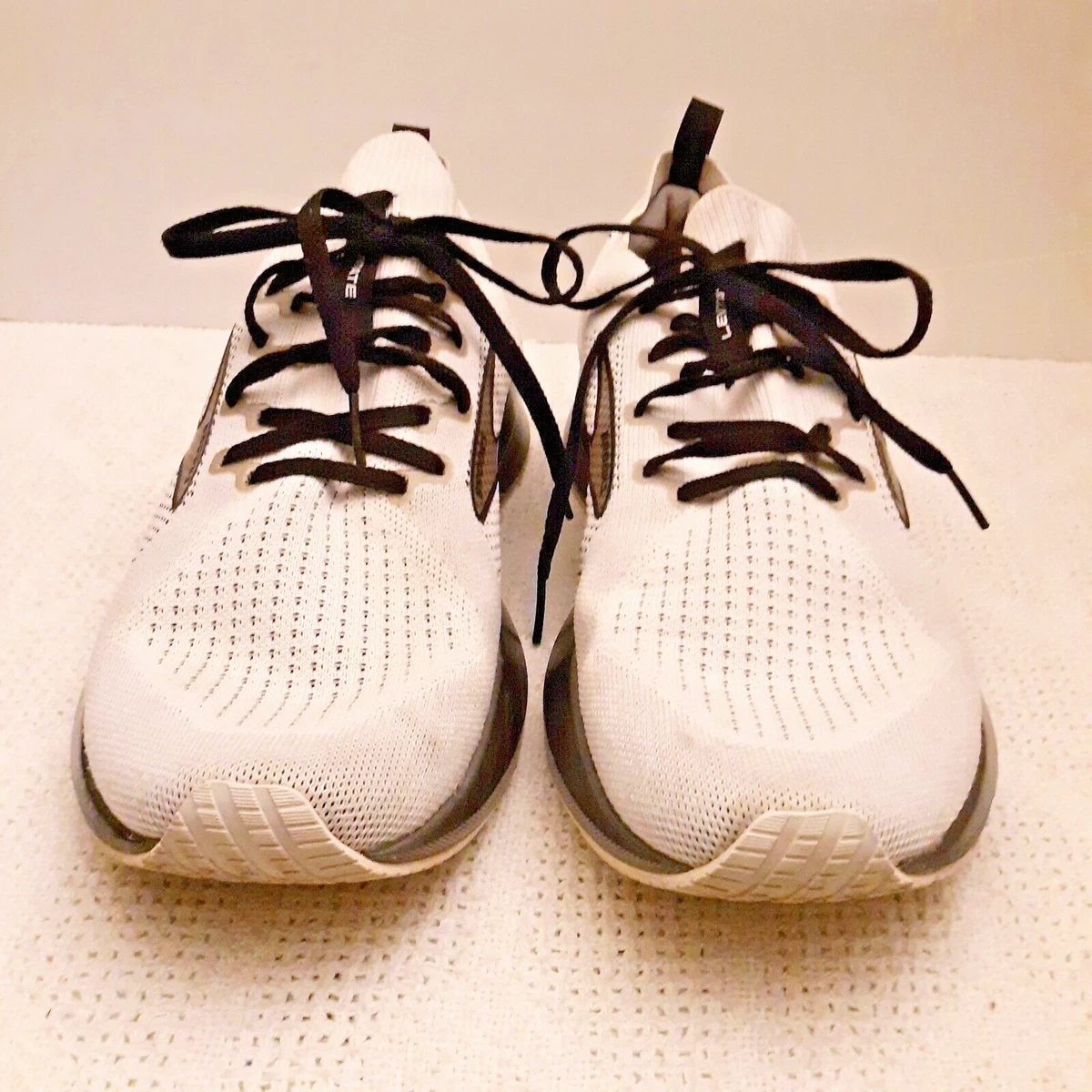Brooks mens top white shoes