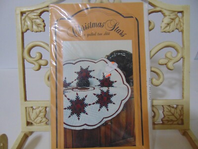Christmas Stars A Quilted Tree Skirt Pattern by Hearthsewn