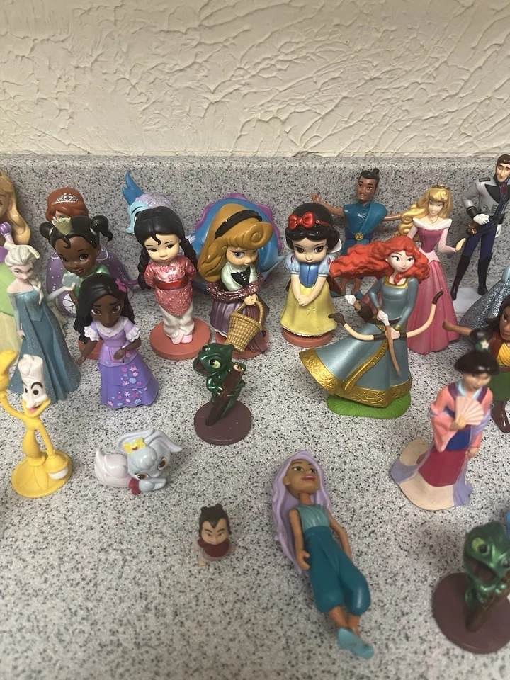 Gran Lote de Figuras Disney - Princesa, Frozen, Encanto, Mérida, Mulan, Sven 30+ piezas Foto 4 de 4