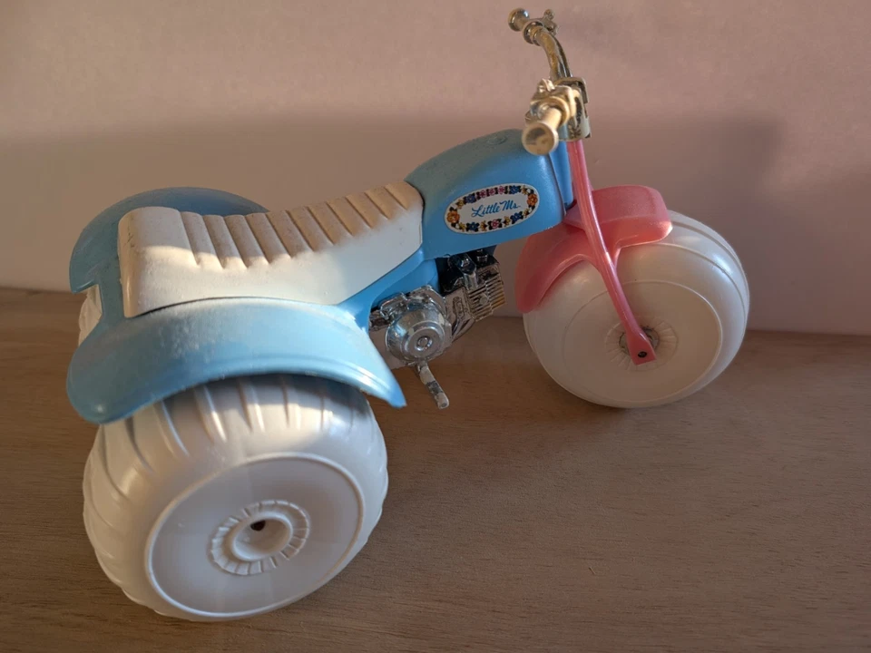 Triciclo Little Ms de colección de los años 80 - 3 ruedas - ATV - Raro difícil de encontrar cuerpo azul con rosa Foto 2 de 4