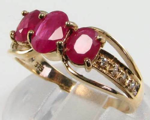 LUSH 9K 9K GOLD RUBY & DIAMOND TRILOGY 3 STONE ART DECO INS RING Free Resize - Picture 3 of 6
