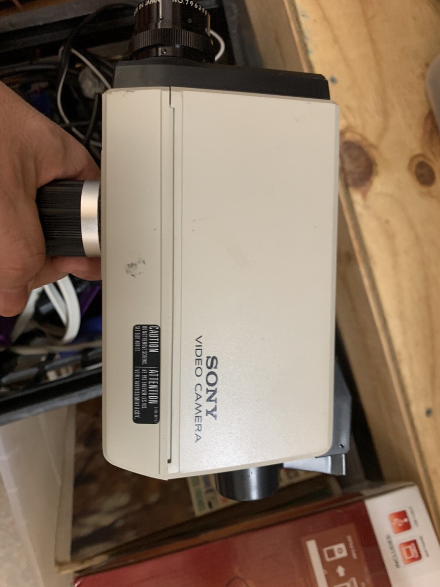 1976 SONY AVC-1420 VINTAGE VIDEO CAMERA Complete with Power 1976 SONY AVC-1420 VINTAGE VIDEO CAMERA Complete with Power