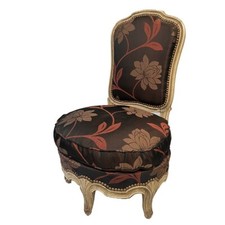 Chauffeuse de style Louis XV, bois laqué crème, XXe