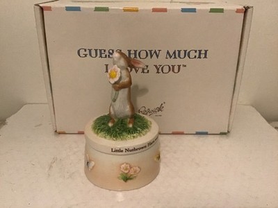 BESWICK GUESS HOW MUCH I LOVE YOU KLEINER BRAUNER HASE BLUME SCHMUCKKÄSTCHEN TOPF 2010
