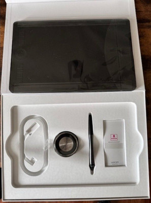 Wacom Intuos Pro Medium Graphics Tablet PTH660 with Pen and Accessories