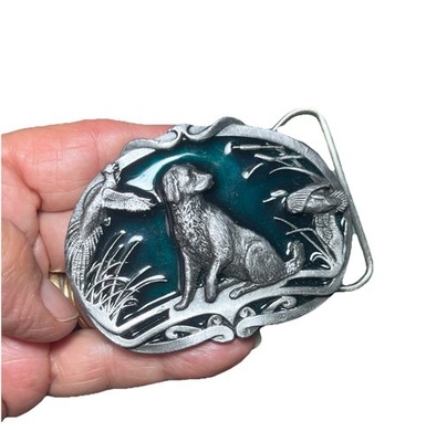 VINTAGE 1985 METAL AND ENAMAL BELT BUCKLE WITH GERMAN SHORTHAIRED POINTER BIRD