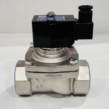 1-1/2" NPT Normally Closed Stainless Steel Viton 2-Way Solenoid Valve, 24V DC