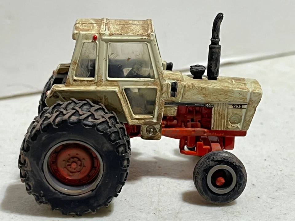 Case 1370 Diesel Agri-King White Tractor Custom Muddy 1/64 Scale by Ertl. - Image 3 of 4