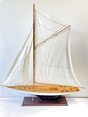 Yacht  Shamrock III    Modellschiff der klassischen Segelyacht
