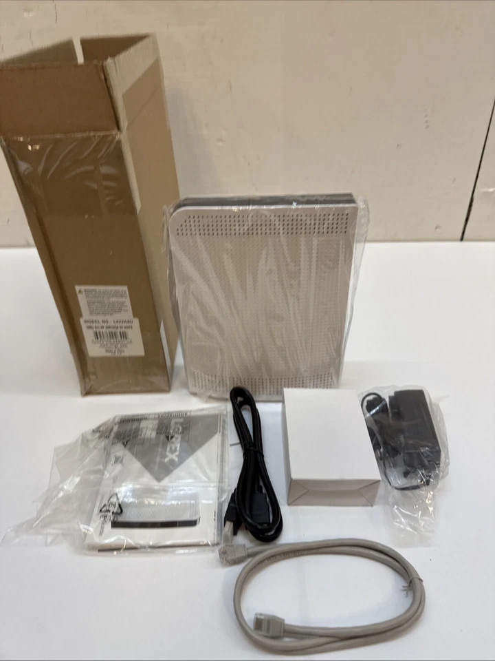 NEW IN BOX! LOREX L222A8D 8CH WF DVR 32GB SD WHITE DIGITAL VIDEO RECORDER - Image 3 of 4